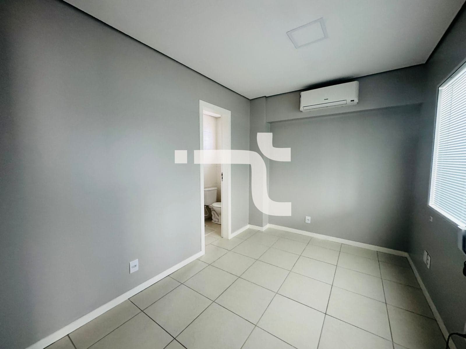 Sala Comercial à Venda | Edifício Kosmos | Centro – Florianópolis/SC