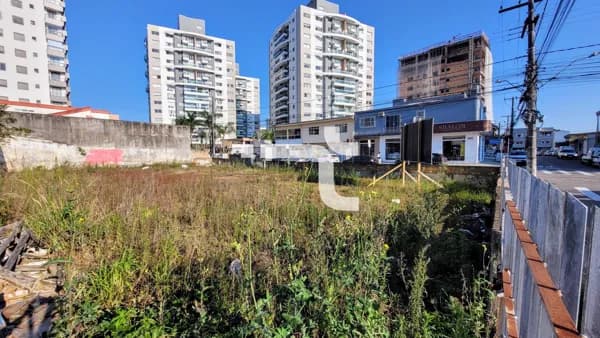 Terreno à venda em Barreiros, São José/SC