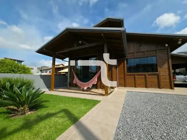 Casa Nova com Piscina a 200 Metros do Mar – Praia do Meio | Pinheira – Palhoça/SC