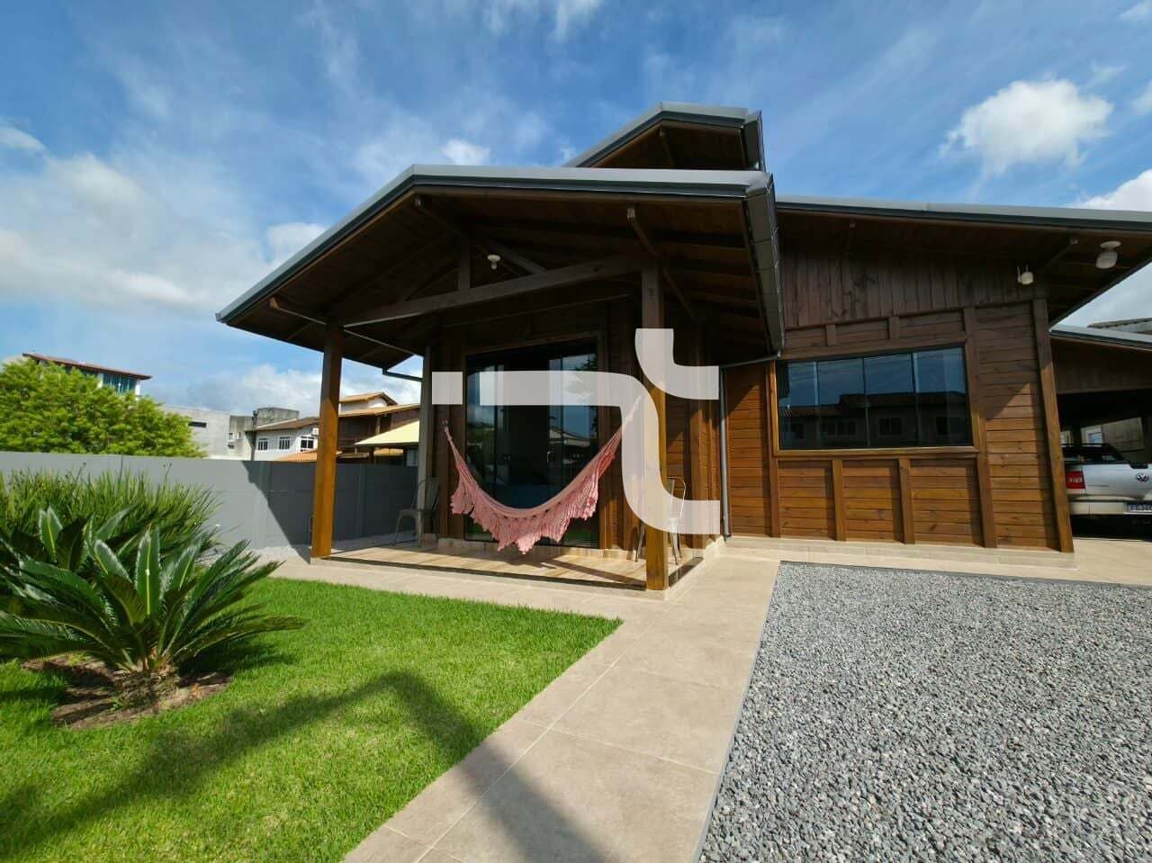 Casa Nova com Piscina a 200 Metros do Mar – Praia do Meio | Pinheira – Palhoça/SC