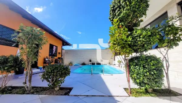 Casa à Venda em Biguaçu (SC) — 3 Quartos, Suíte, Piscina, Energia Solar