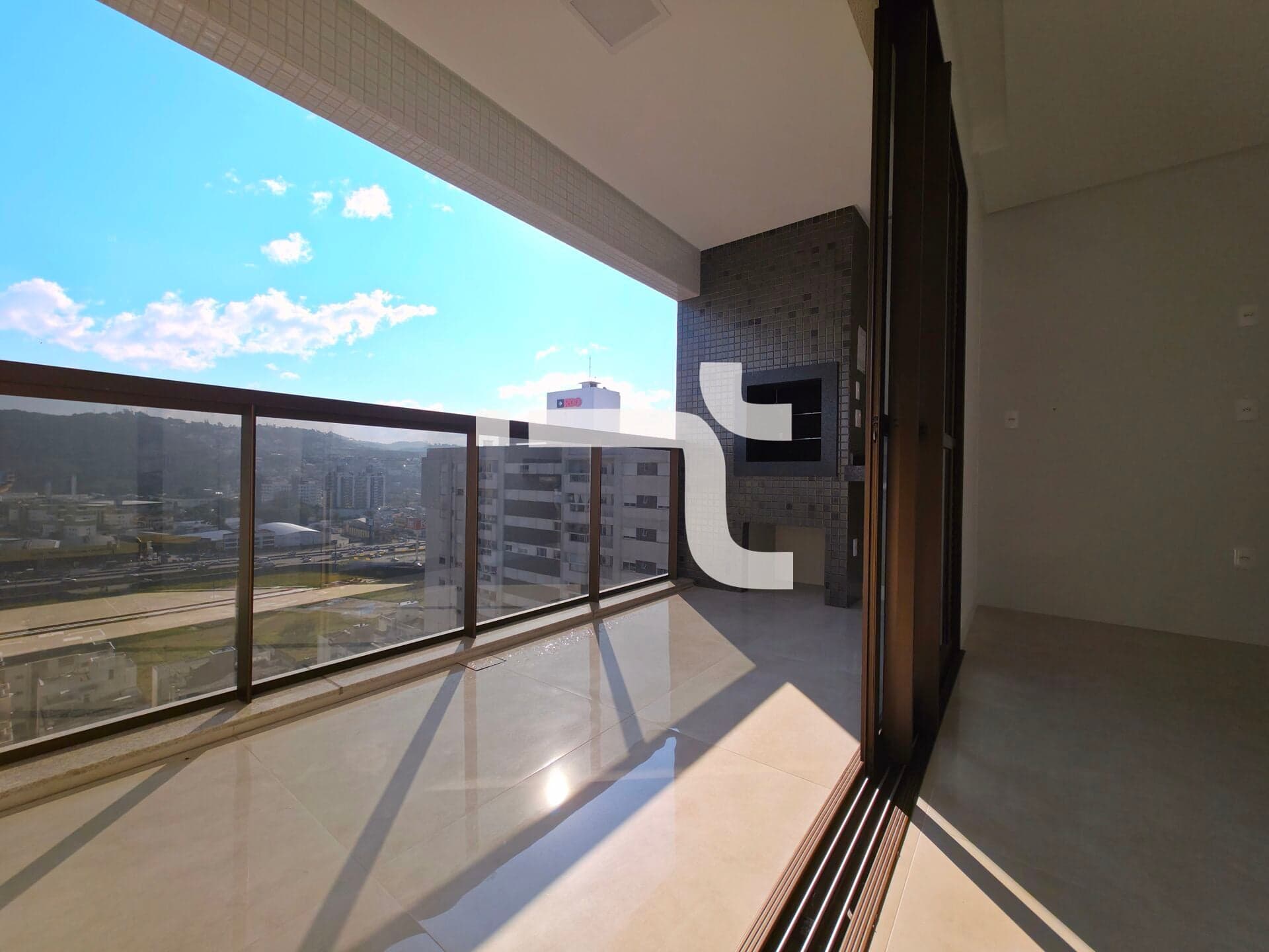 Apartamento com 3 suítes à venda no Kobrasol, São José/SC