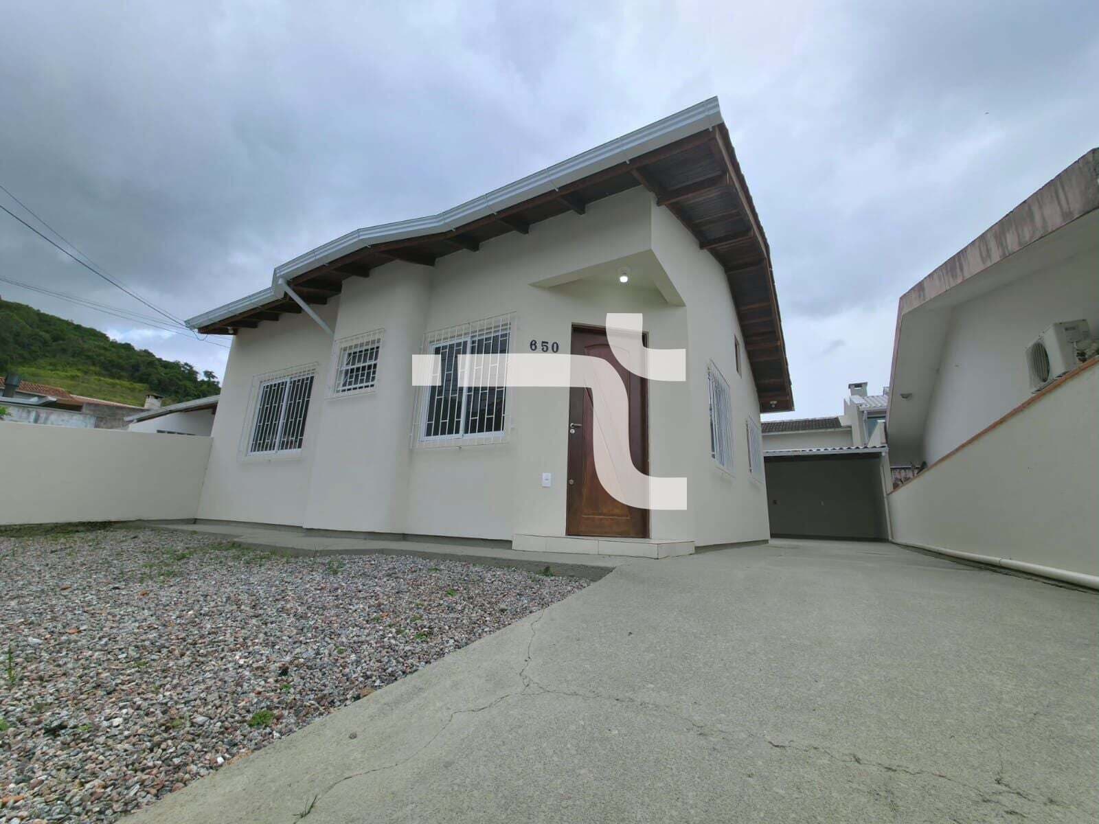 Casa à venda no São Sebastião em Palhoça – 3 dormitórios e amplo terreno