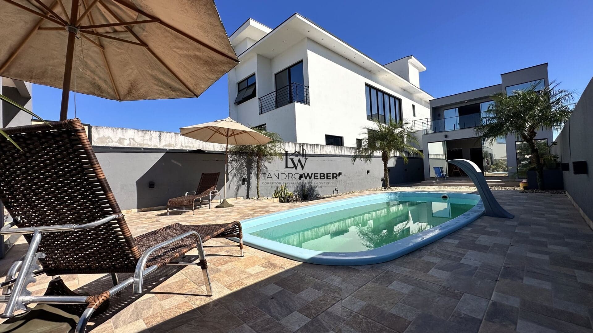 Casa 3 dormitórios - Piscina - Deltaville - Biguaçu