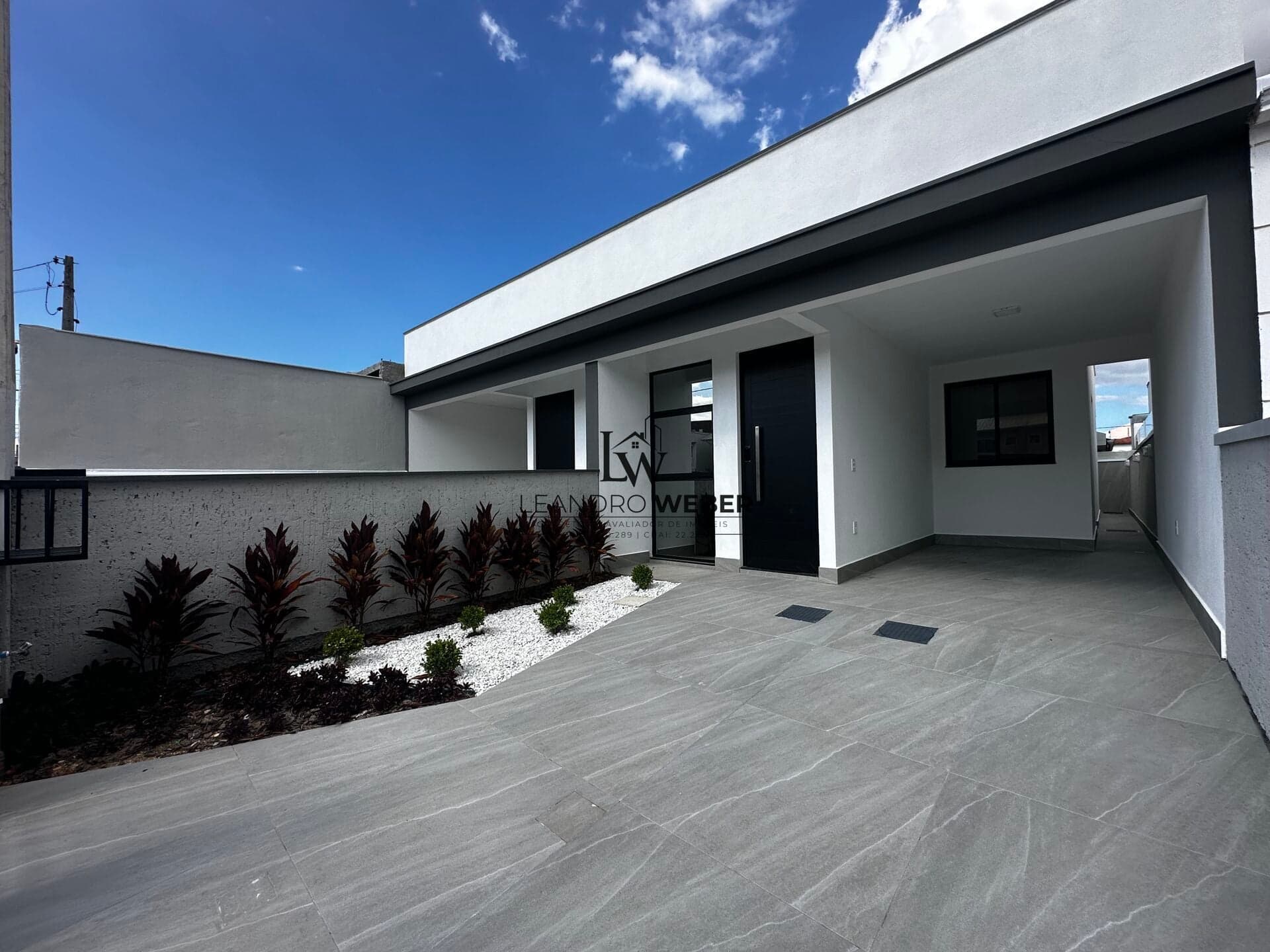 Casa Geminada com 2 Dormitórios - 1 Suíte - Sao José - SC