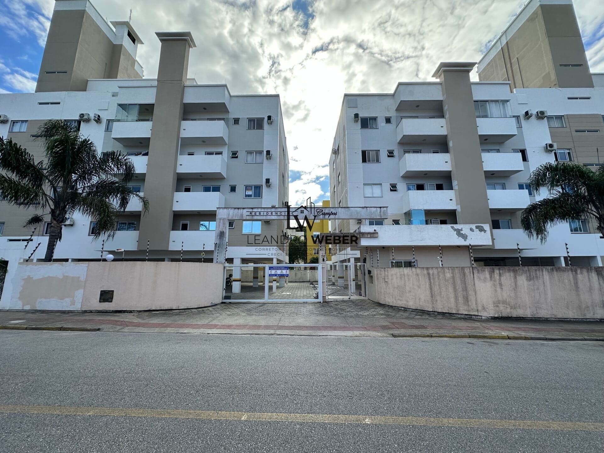 Apartamento em São José/SC - 2 Dormitórios - Prédio com Elevador