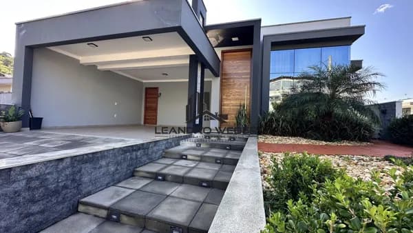 Casa Alto Padrão - Piscina e Jacuzzi em São José/SC