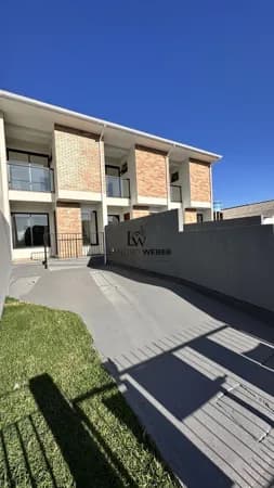 Sobrado com 2 Suítes - Serraria - São José - SC