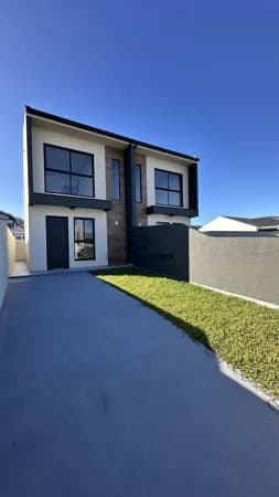 Sobrado com 2 Dormitórios - São José - SC