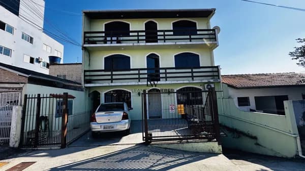Prédio residencial com renda - São José - SC
