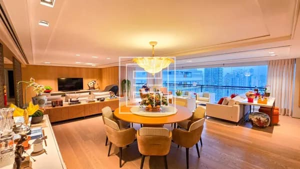 Apartamento de 266m² com 3 suítes e 5 vagas à venda em Perdizes