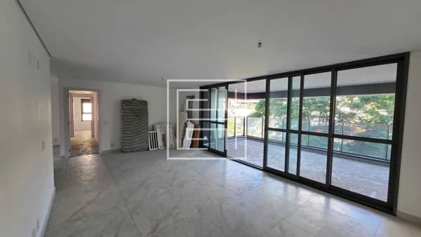 Apartamento de 200m² com 4 dormitórios sendo 3 suítes e 3 vagas à venda em Perdizes