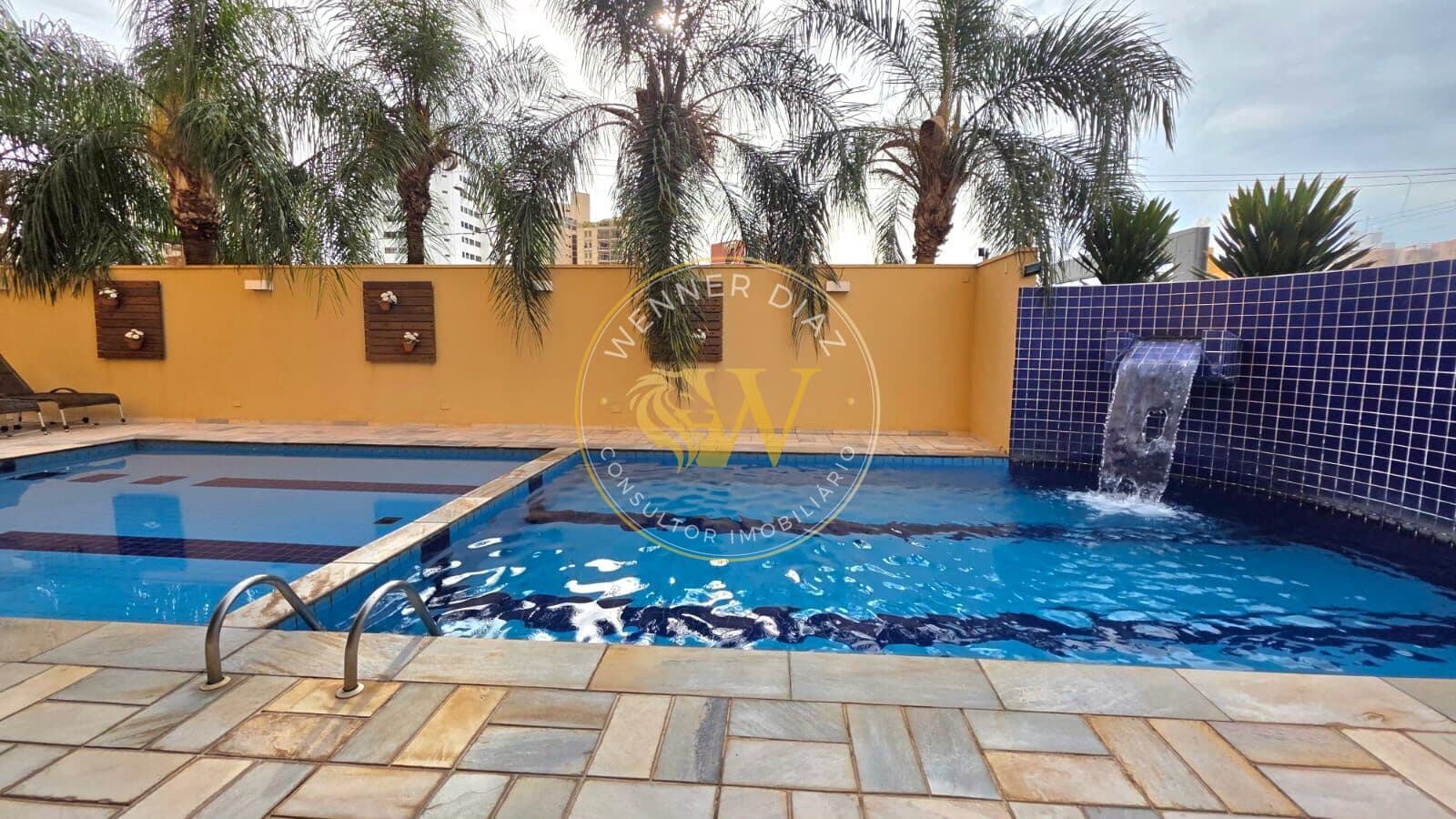 APARTAMENTO À VENDA — EDIFÍCIO DÉCIO MELLO