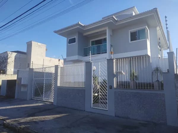 Casa a venda para famílias no Itacorubi