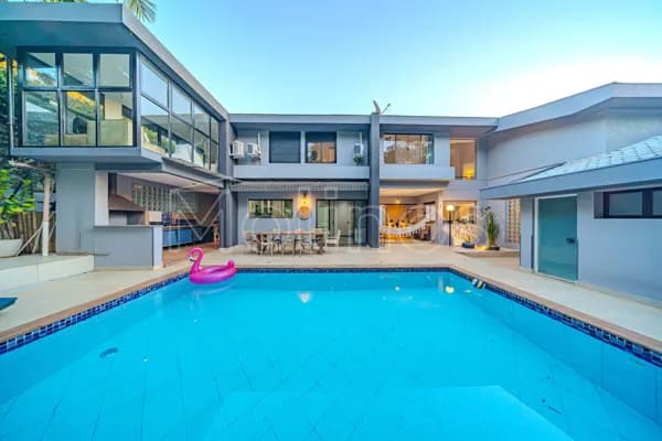 Casa Exclusiva à Venda no Alphaville Residencial 10 | 453 m² | 4 Suítes | Terreno de 570 m² + Área Privativa de Aproximadamente 1.000 m²