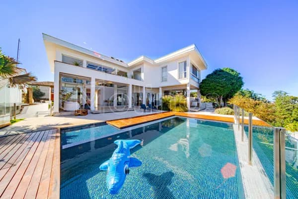 Casa de alto padrão no Alphaville Residencial 8 – 5 suítes, 1.000 m², piscina infinita