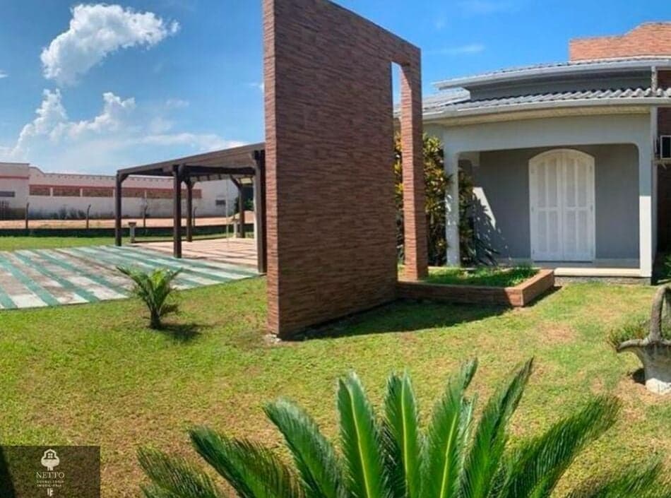Casa Totalmente Mobiliada de 175m² com Amplo Terreno (2 Lotes) – Próxima ao Giassi e Colégio Princesa Isabel