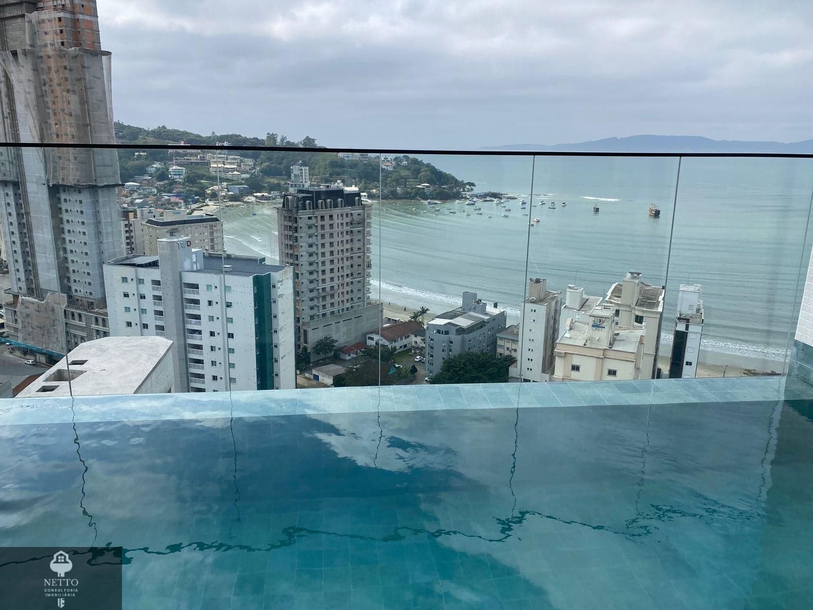 Locação Anual Centro de Itapema com vista mar