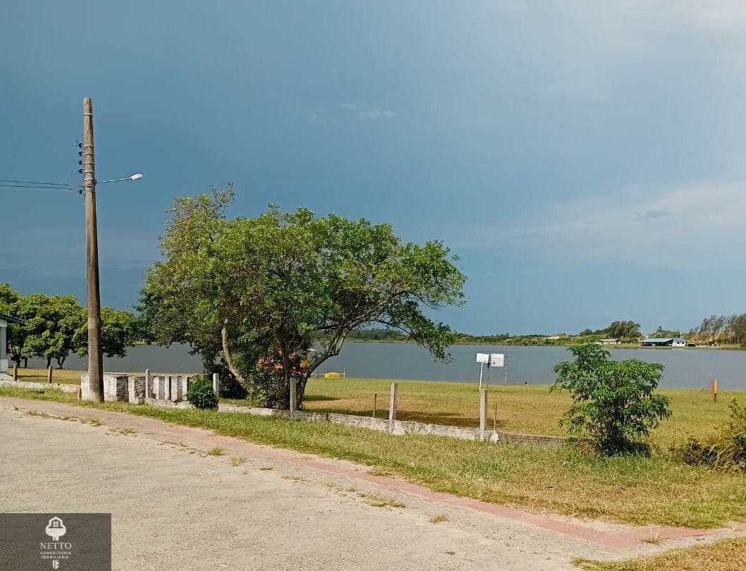 555 metros quadrados na Lagoa dos Freitas