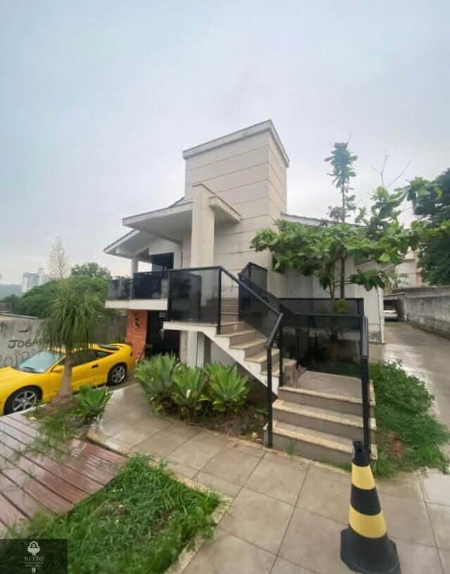 Excelente casa com piscina em região valorizada