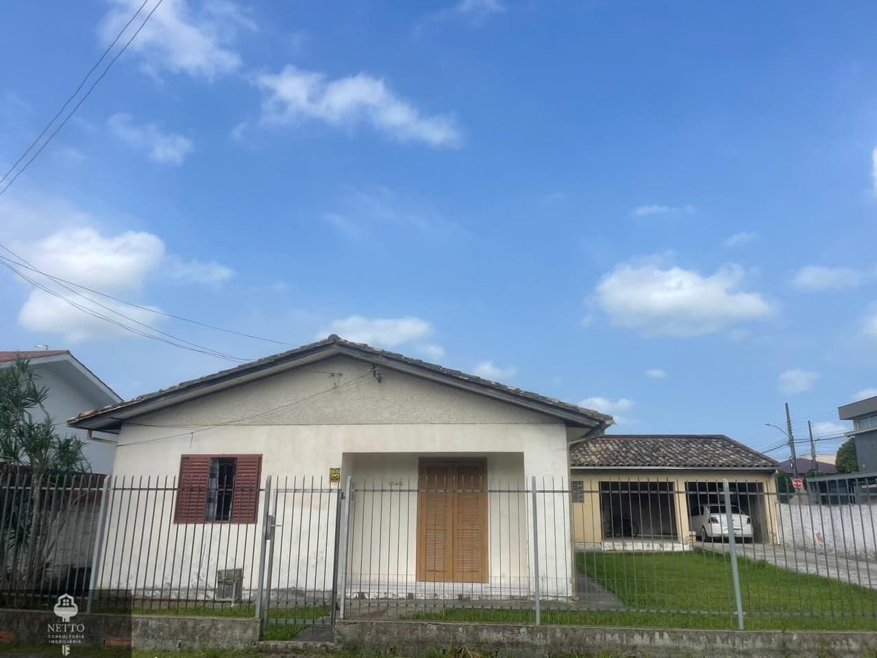 Casa em terreno de esquina – Bairro 1º de Maio