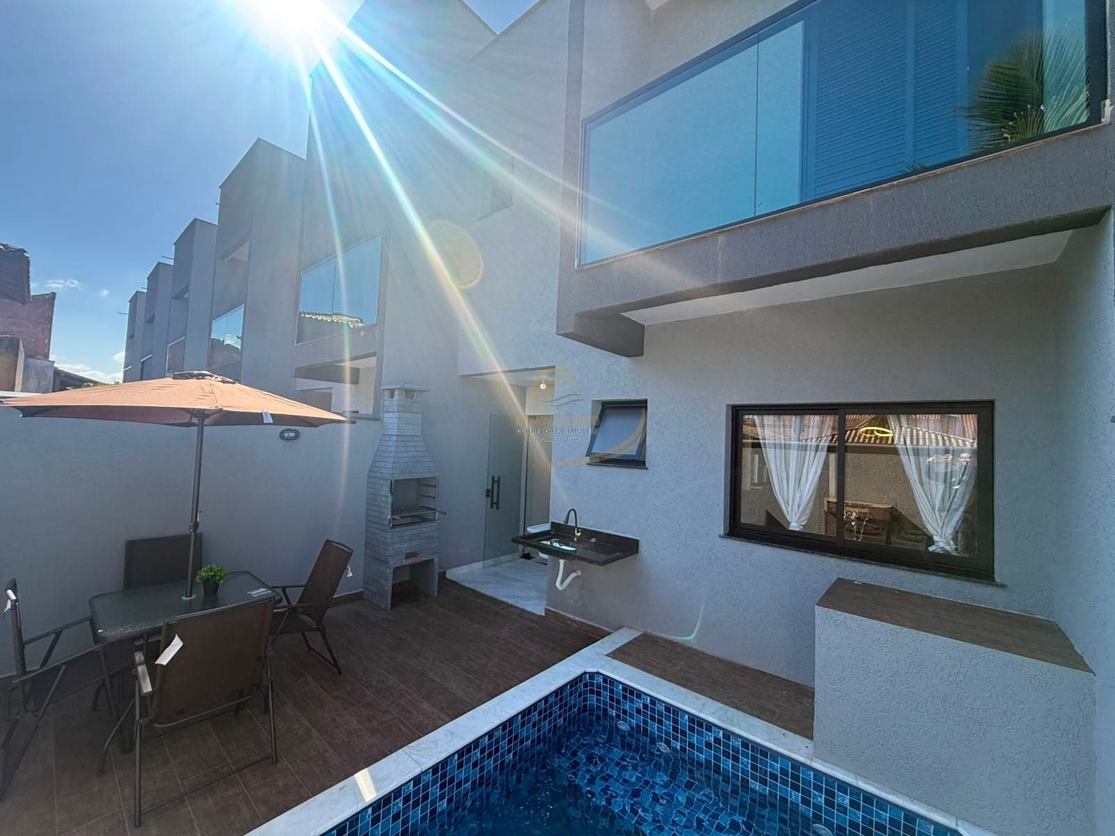SOBRADO EM CONDOMÍNIO COM PISCINA PRIVATIVA, FRENTE MAR PARA VENDA EM ITANHAÉM!!