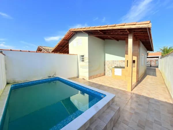 CASA COM TERRENO DE 6 METROS, PISCINA E CHURRASQUEIRA LADO PRAIA PARA VENDA EM ITANHAÉM!!