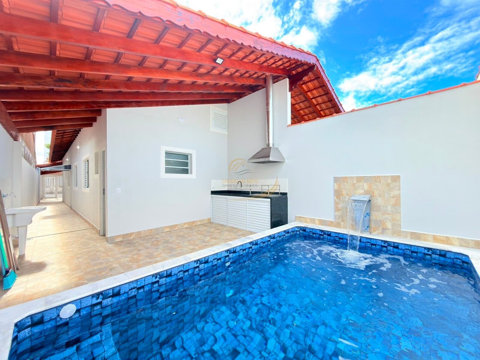 EXCELENTE CASA, COM FINO ACABEMENTO 50M DO MAR COM PISCINA E CHURRASQUEIRA EM MONGAGUÁ!!