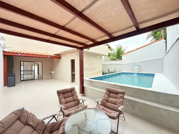 CASA ALTO PADRÃO COM 03 DORM, PISCINA DE 6M APENAS 60M DO MAR!