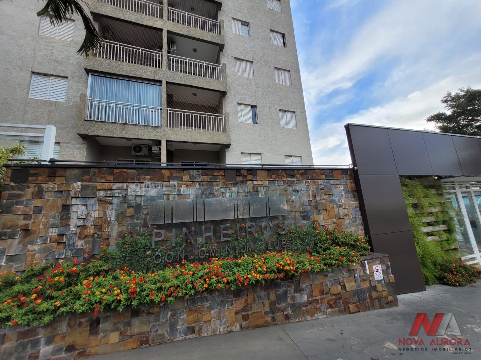 Apartamento 02 dormitórios com suíte para alugar próximo á Av. Juscelino Kubitschek - São José do Rio Preto/SP