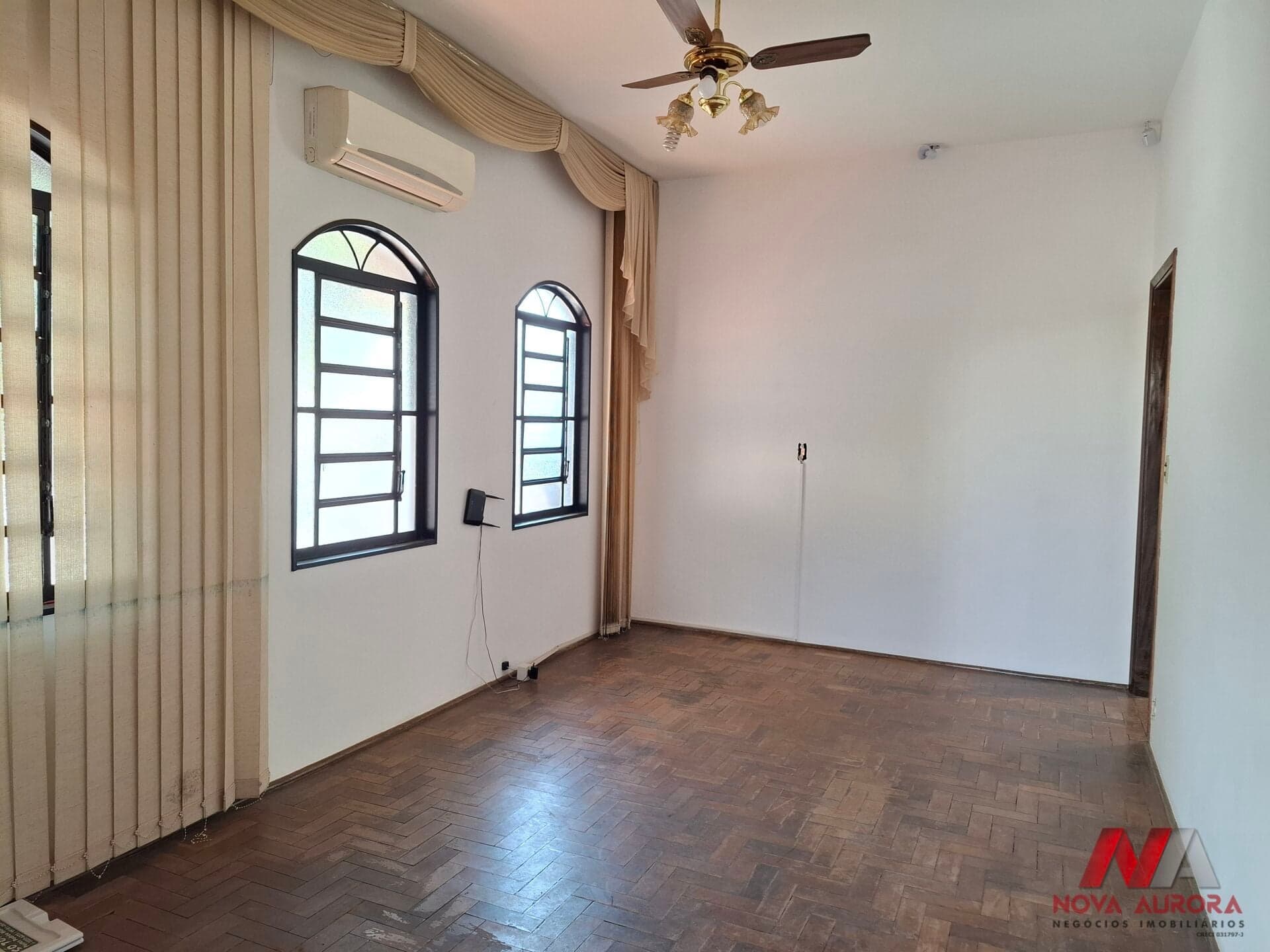 Casa comercial 03 dormitórios sendo 01 suíte para alugar próximo á Av. Alberto Andaló - São José do Rio Preto/SP