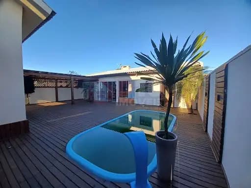 Excelente casa com piscina na Urussanguinha em Araranguá SC