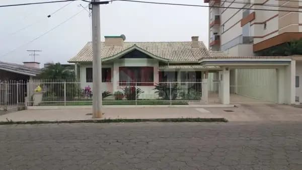 Casa com 3 dormitorios à venda em Araranguá-SC.