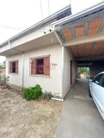 Casa com 2 dormitórios à venda em Araranguá-SC.