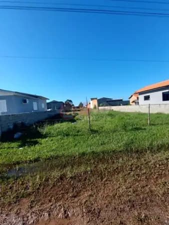 Terreno de 300m² à venda em Balneário Arroio do Silva-SC.