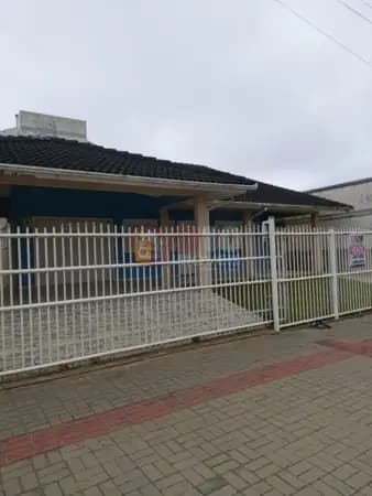 Casa com 4 dormitórios à venda em Balneário Arroio do Silva-SC.