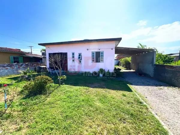 Casa com 2 dormitórios à venda em Balneário Arroio do Silva-SC.