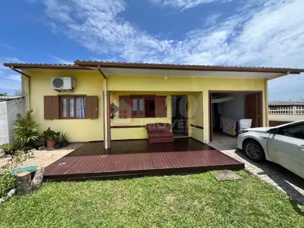 Casa com 3 dormitórios à venda em Balneário Arroio do Silva-SC.