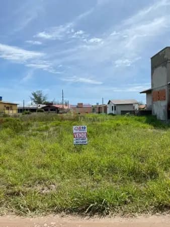 Terreno de 300m² à venda em Balneário Arroio do Silva-SC.