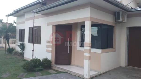 Casa com 3 dórmitorios à venda em Ararangua-SC.