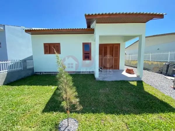 Casa nova com 3 dormitórios à venda em Balneário Arroio do Silva-SC.