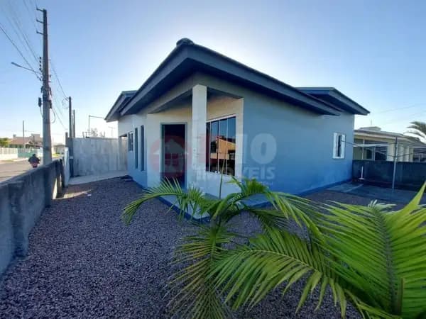 Casa com 2 dormitórios à venda em Balneário Arroio do Silva-SC.