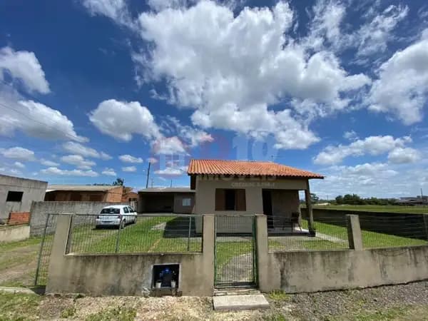 Casa com 3 dormitórios à venda em Balneário Arroio do Silva-SC.