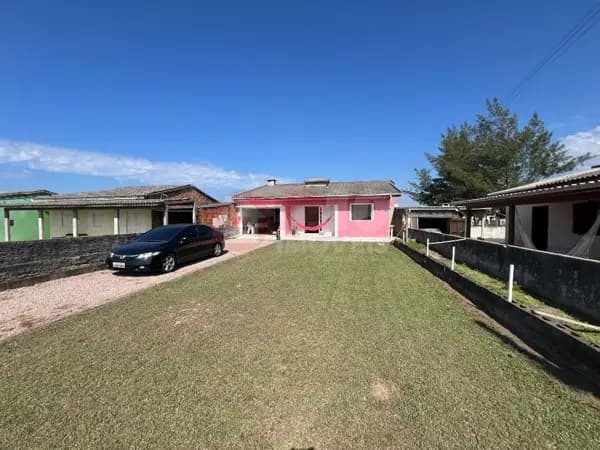Casa com Quintal e Cozinha Planejada – Balneário Arroio do Silva