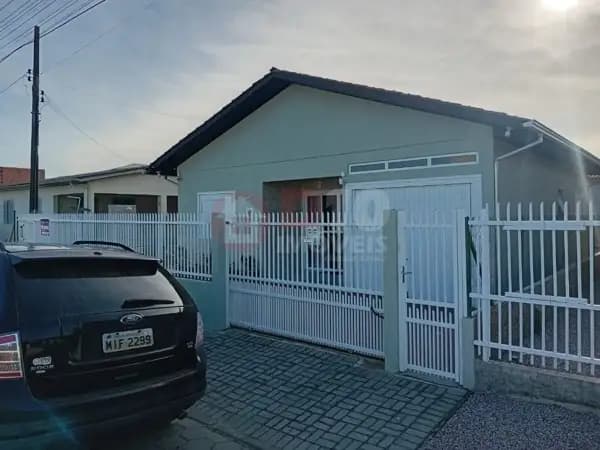 Casa com Suíte, Salão de Festas e Vista para o Mar à Venda em Arroio do Silva/SC