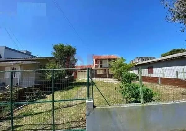 Casa com 4 dormitórios à venda em Balneário Arroio do Silva-SC.