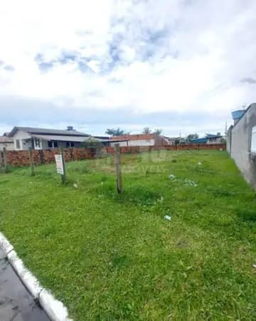 Terreno de 300m² à venda em Balneário Arroio do Silva-SC.