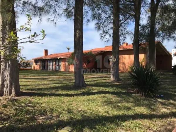 Casa com 4 dórmitorios à venda em Balneário Arroio do Silva-SC.