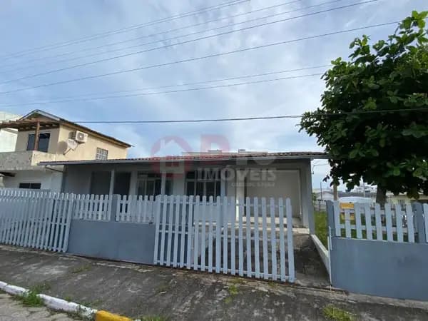 Casa com 5 dormitórios à venda em Balneário Arroio do Silva-SC.