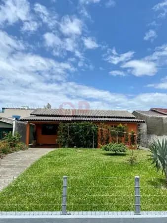 Casa Frente Norte com 2 Dormitórios a 250m da Praia